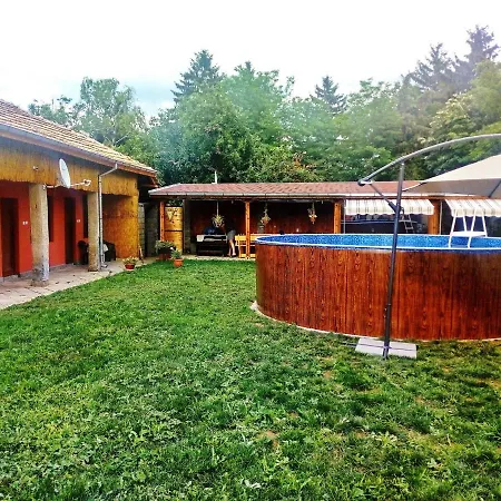 Secluded With Pool And An Outdoor Tavern Casa vacanze